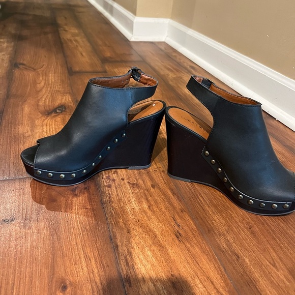 Lucky Brand Larae Black Wood Studded Wedge Heels Size 6.5 - Picture 5 of 9